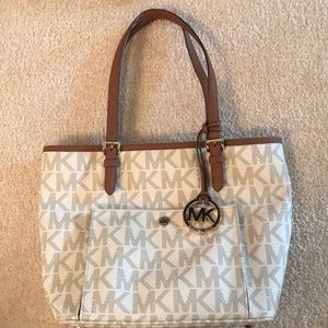 Micheal Kors purse